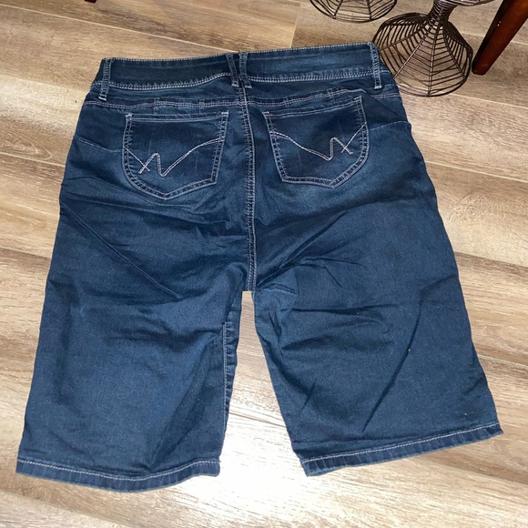 Shorts - Picture 3 of 3